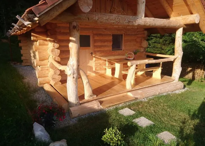 Hut At The Forest Tatil Evi Male Brusnice